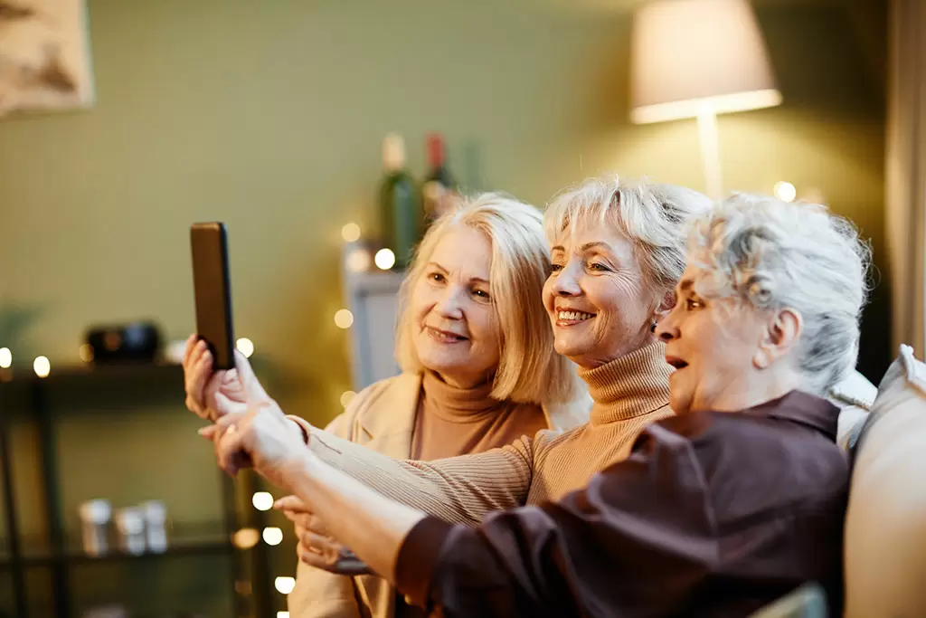 How to Make Friends Quickly in a Retirement Village